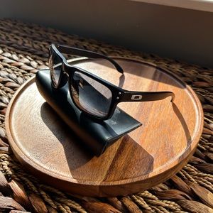 Oakley Holbrook - lightweight sport sunglasses